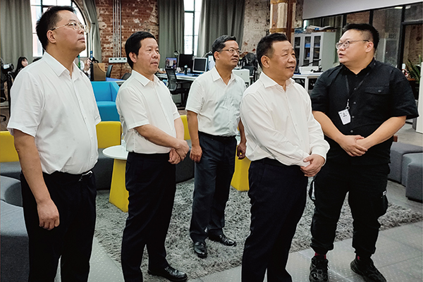 湖北省委常委、宣传部部长许正中一行调研大德影视